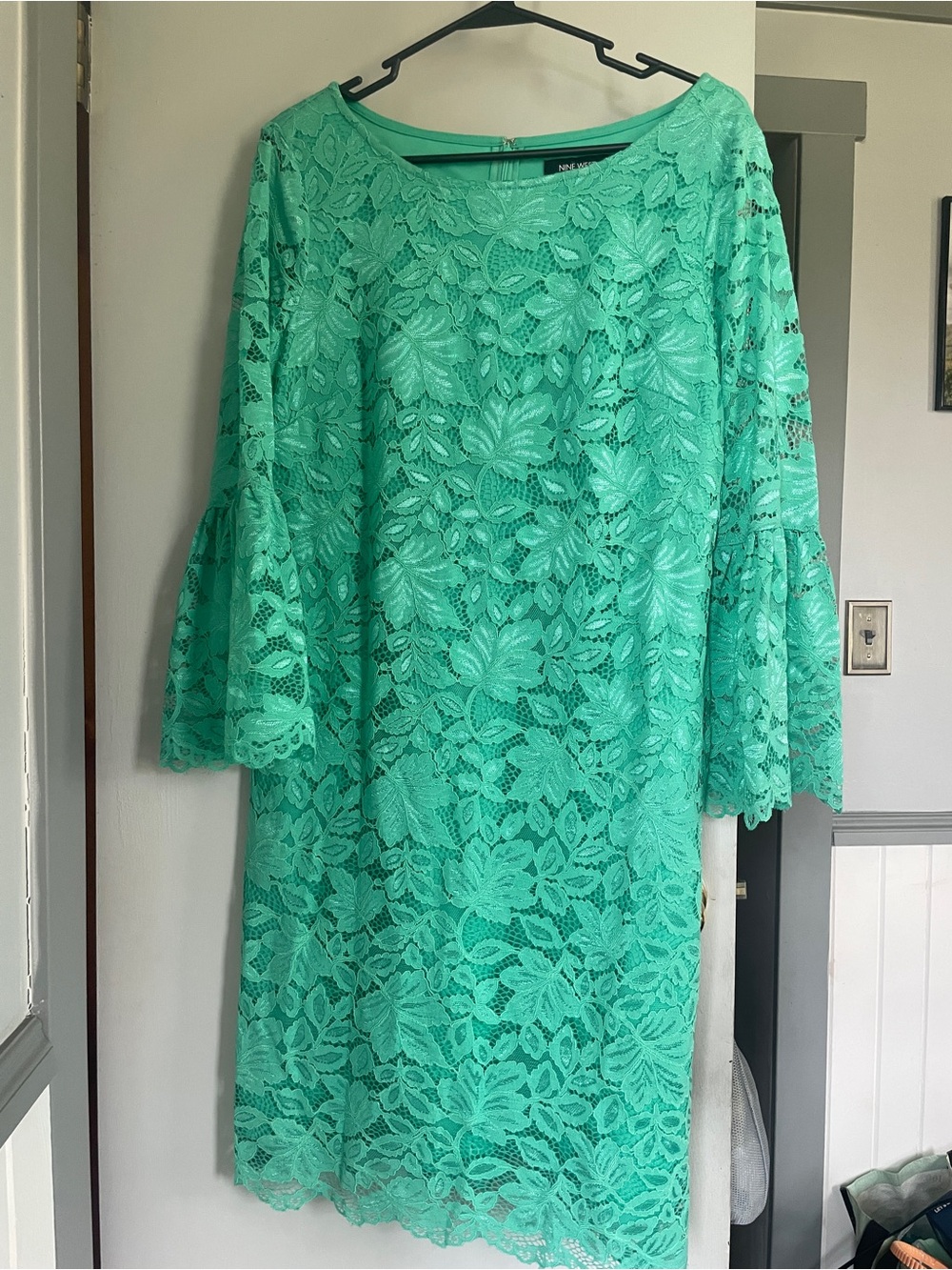 Nine West Women’s Mint Green  Lace Bell-Sleeve Dress size 10